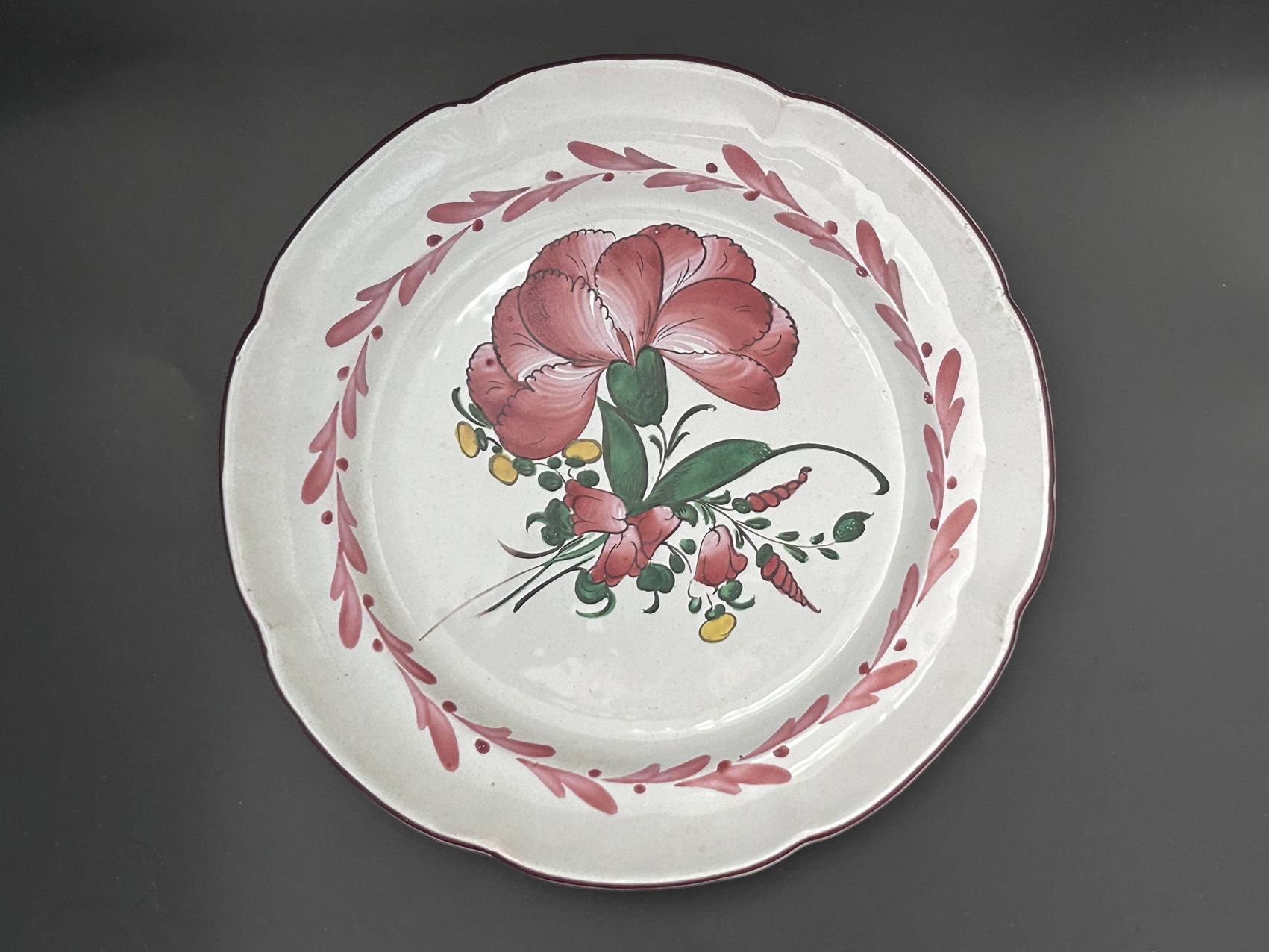 Assiette en faïence des Islettes XVIIIe au décor floral