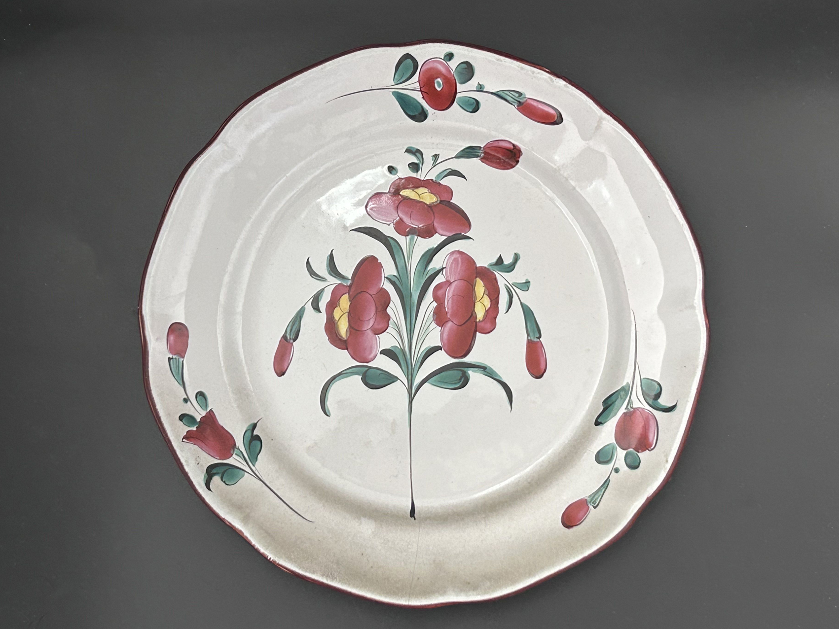 Assiette en faïence des Islettes XVIIIe au décor floral