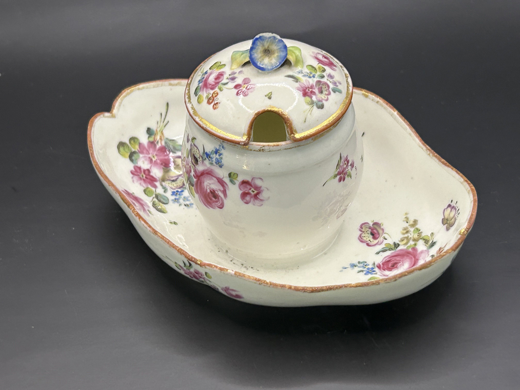 Moutardier en porcelaine Mennecy XVIIIe